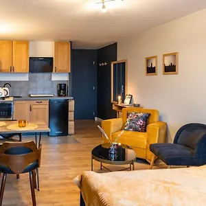 https://escapade-place-11-n3-studio-centre.inbrittany.com